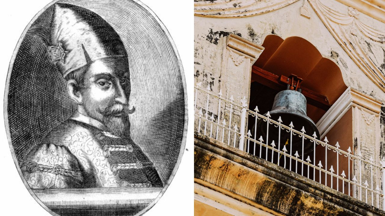 Portrét muža v renesančnom odeve vedľa historického kostolného zvonu vo výklenku.