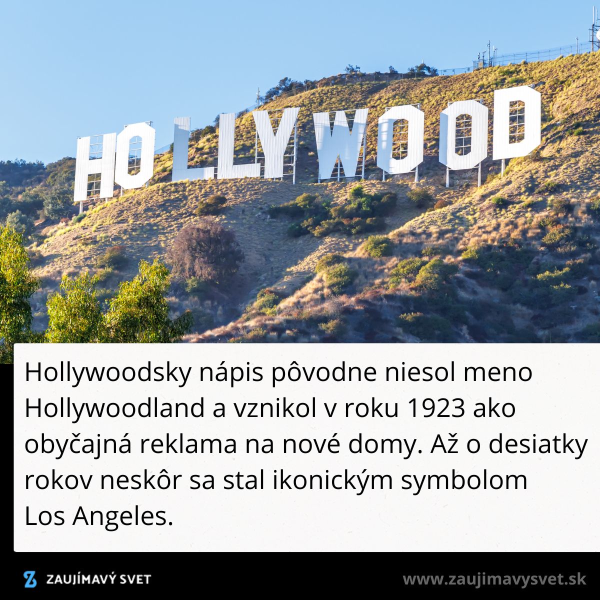 Nápis Hollywood na kopci pod modrou oblohou, slávny symbol Los Angeles, pôvodne z roku 1923 ako reklama.