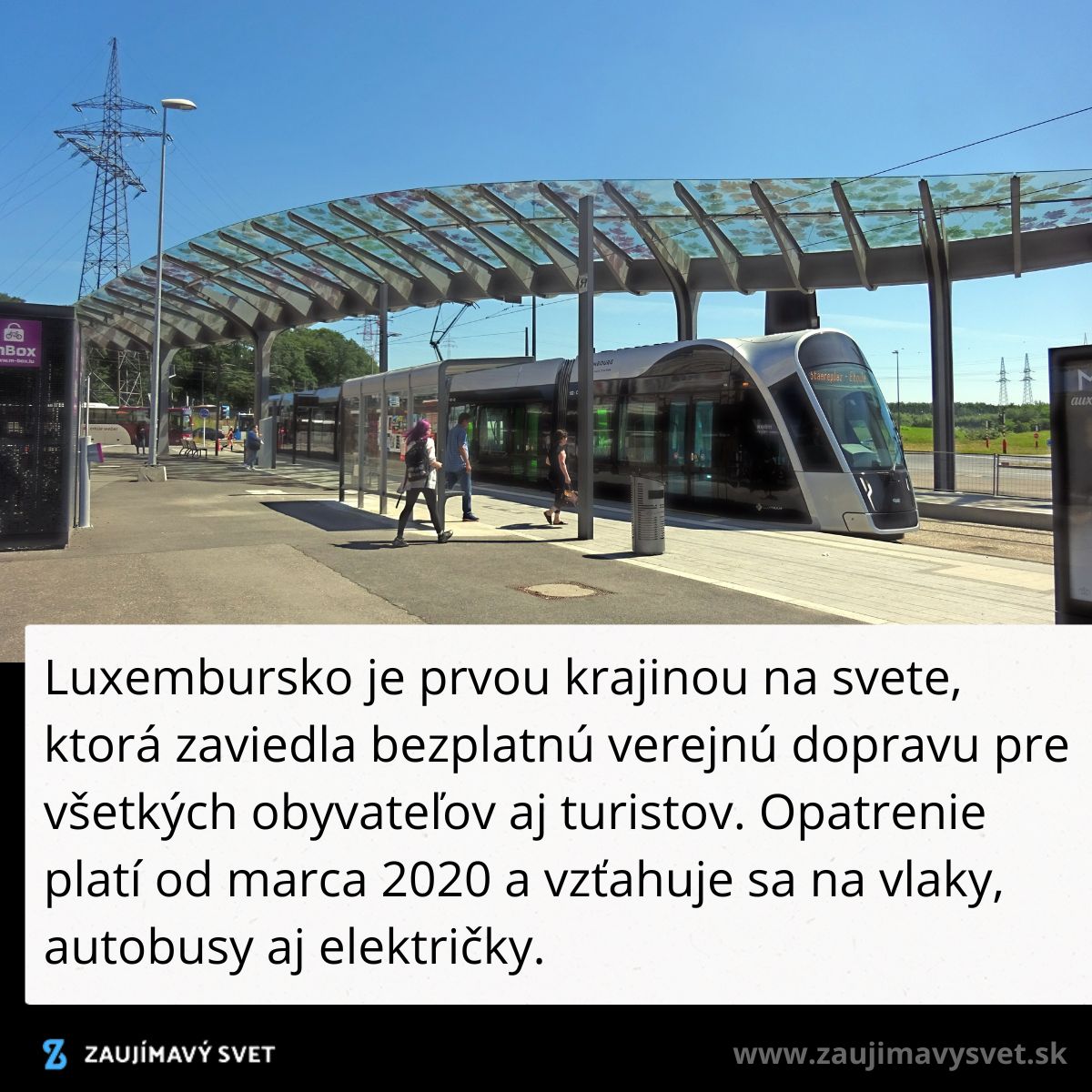 Luxemburská električka na modernom nástupišti, bezplatná verejná doprava od marca 2020.