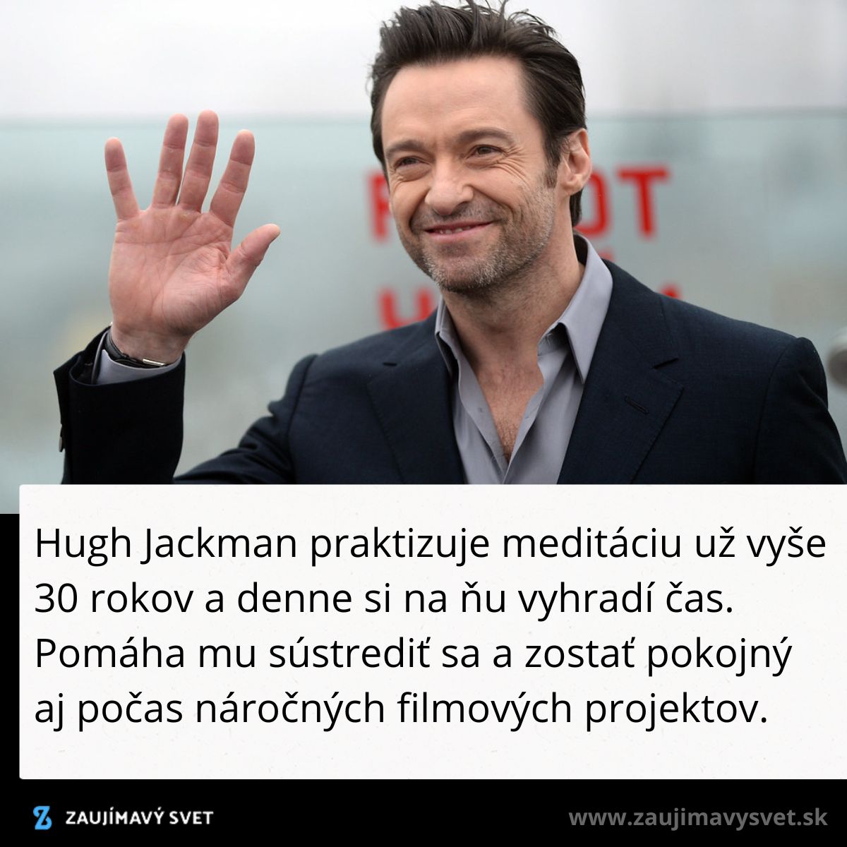 Osoba v obleku sa usmieva a máva, text popisuje dôležitosť meditácie v jej živote a kariére filmovej osobnosti.