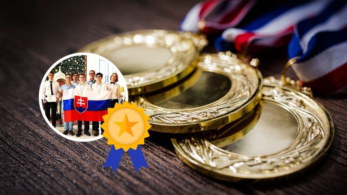 Slovenský tím s medailami a vlajkou; úspech na prestížnej súťaži.