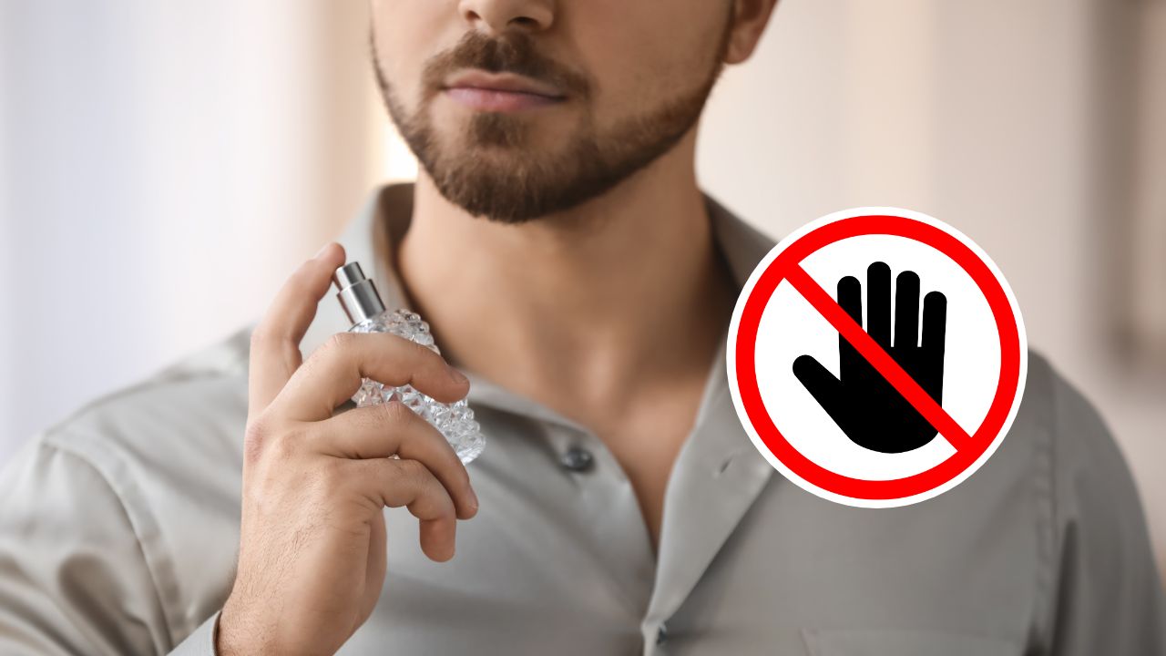 Muž používa parfum s varovným symbolom stop ruky, upozorňujúcim na možné problémy.