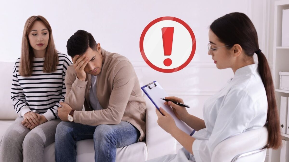 Pár diskutujúci so psychológom, upozornenie na emocionálny stres.