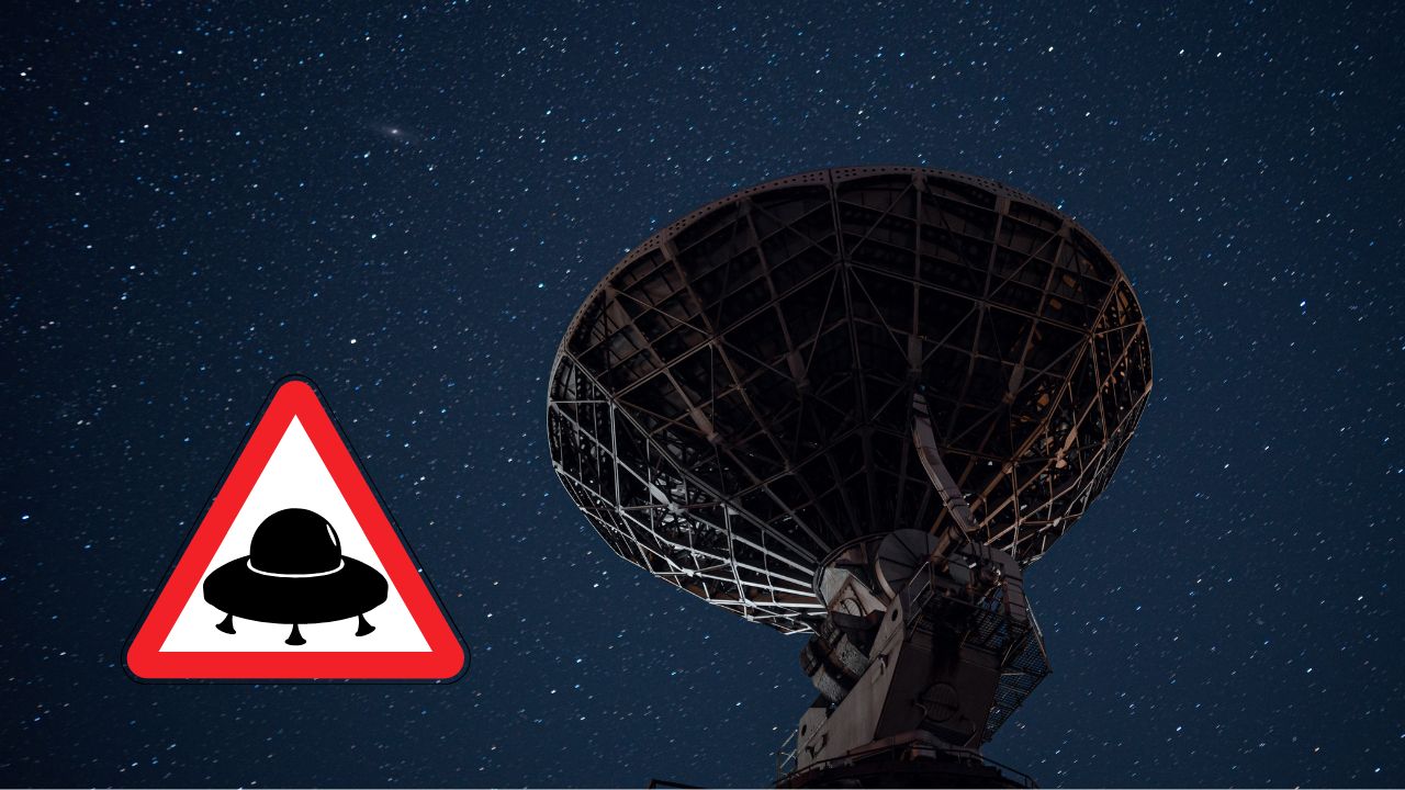 Rádioteleskop pod hviezdnou oblohou s upozornením na výskyt UFO v popredí.
