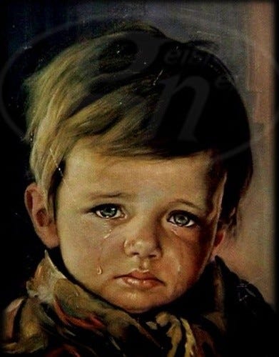 Obrázok smutného dieťaťa s hnedými vlasmi a modrými očami, sústredeného so slzami na tvári.