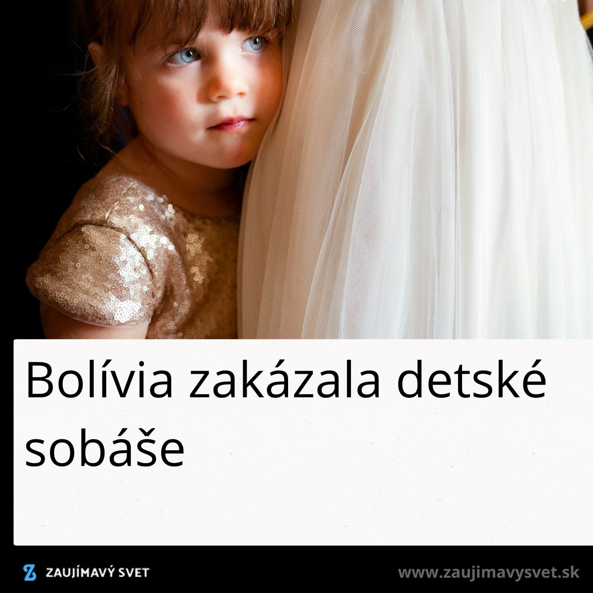 Dievčatko v zlatých šatách sa pozerá do diaľky – Bolívia zavádza zákaz detských sobášov.