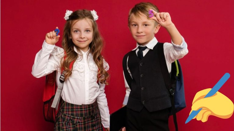 Žena v tmavej miestnosti sedí skleslo s hlavou opretou na kolenách, symbolizuje pocity samoty a izolácie.