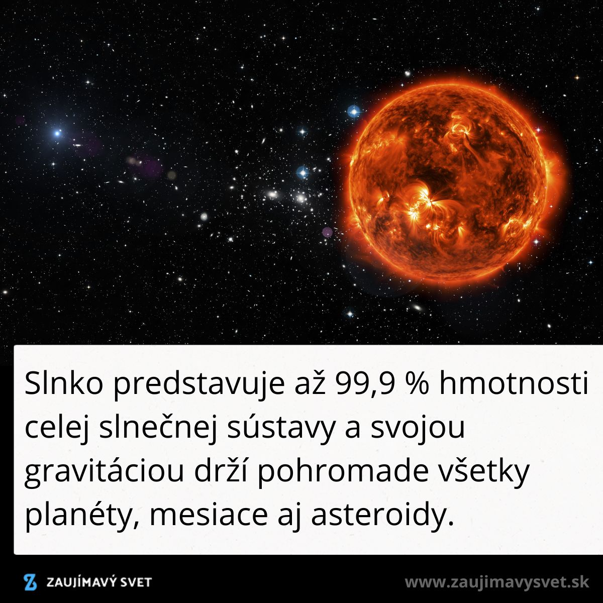 Slnečná sústava s jasne žiariacim Slnkom v strede, predstavujúca 99,9 % jej hmotnosti, obklopená hviezdami.