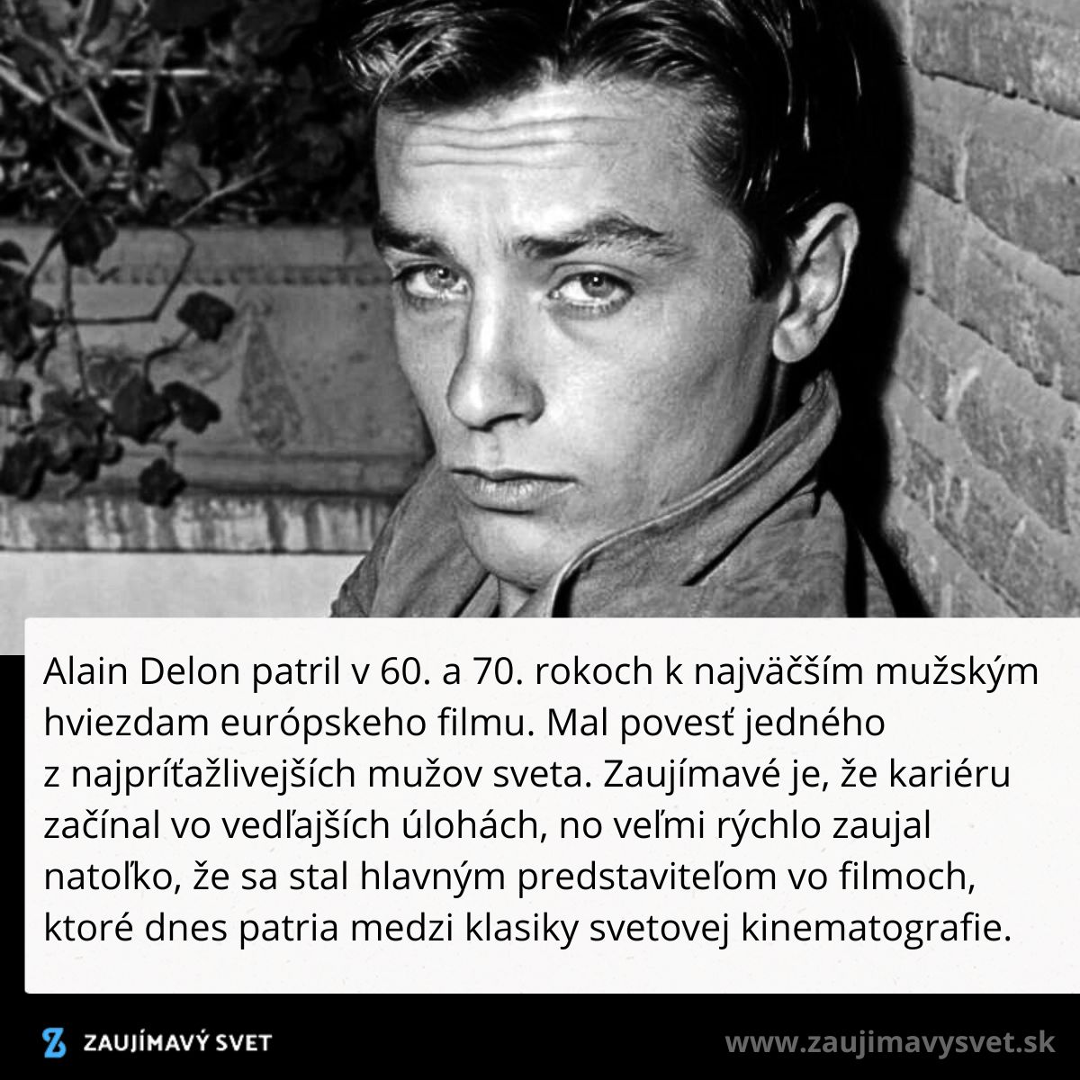 Neznámy muž pri stene v čiernobielej fotografii z 60. alebo 70. rokov s intenzívnym pohľadom.