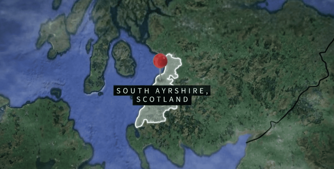 Mapa s vyznačenou lokalitou South Ayrshire, Škótsko, označenou červeným špendlíkom na zelenom pozadí.