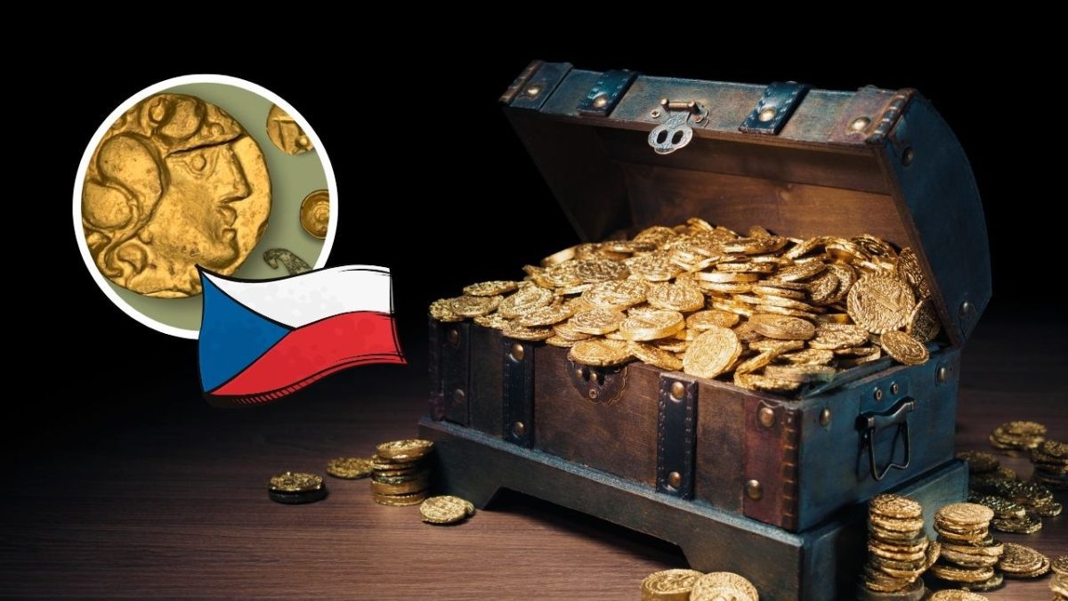 Truhlica s mincami, detail starodávnej mince z Česka na pozadí, česká vlajka v strede.