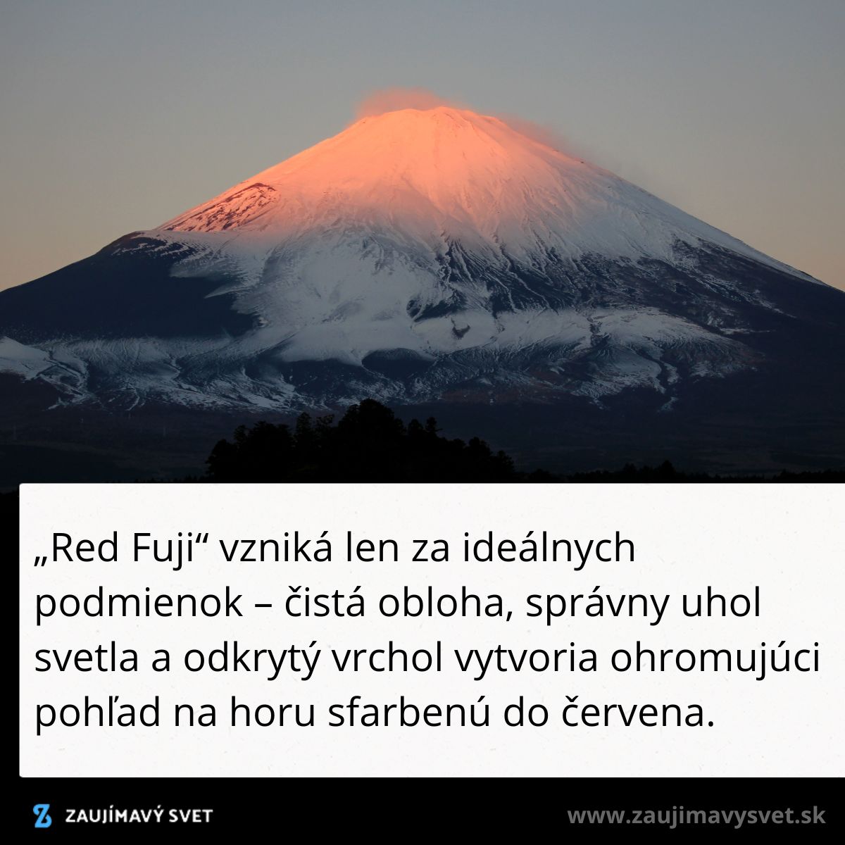 Hora Fuji na svitaní sčervenaná slnečnými lúčmi. Čisté nebo, ideálny pohľad.
