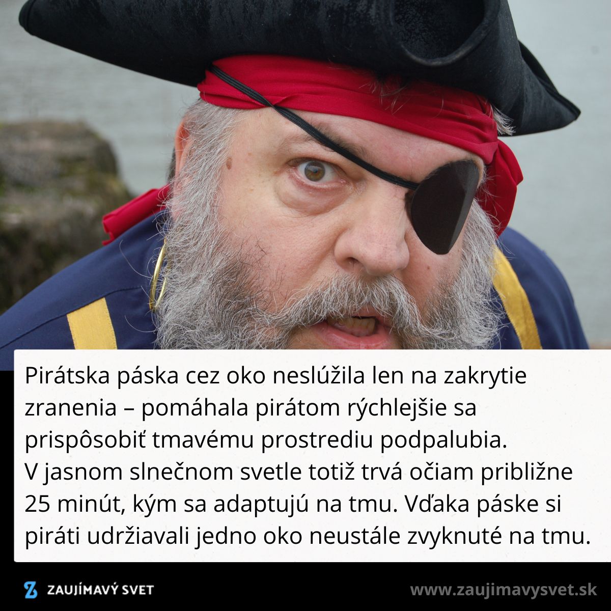 Pirátsky kapitán s čiapkou a páskou cez oko, pripravený na dobrodružstvo na mori.