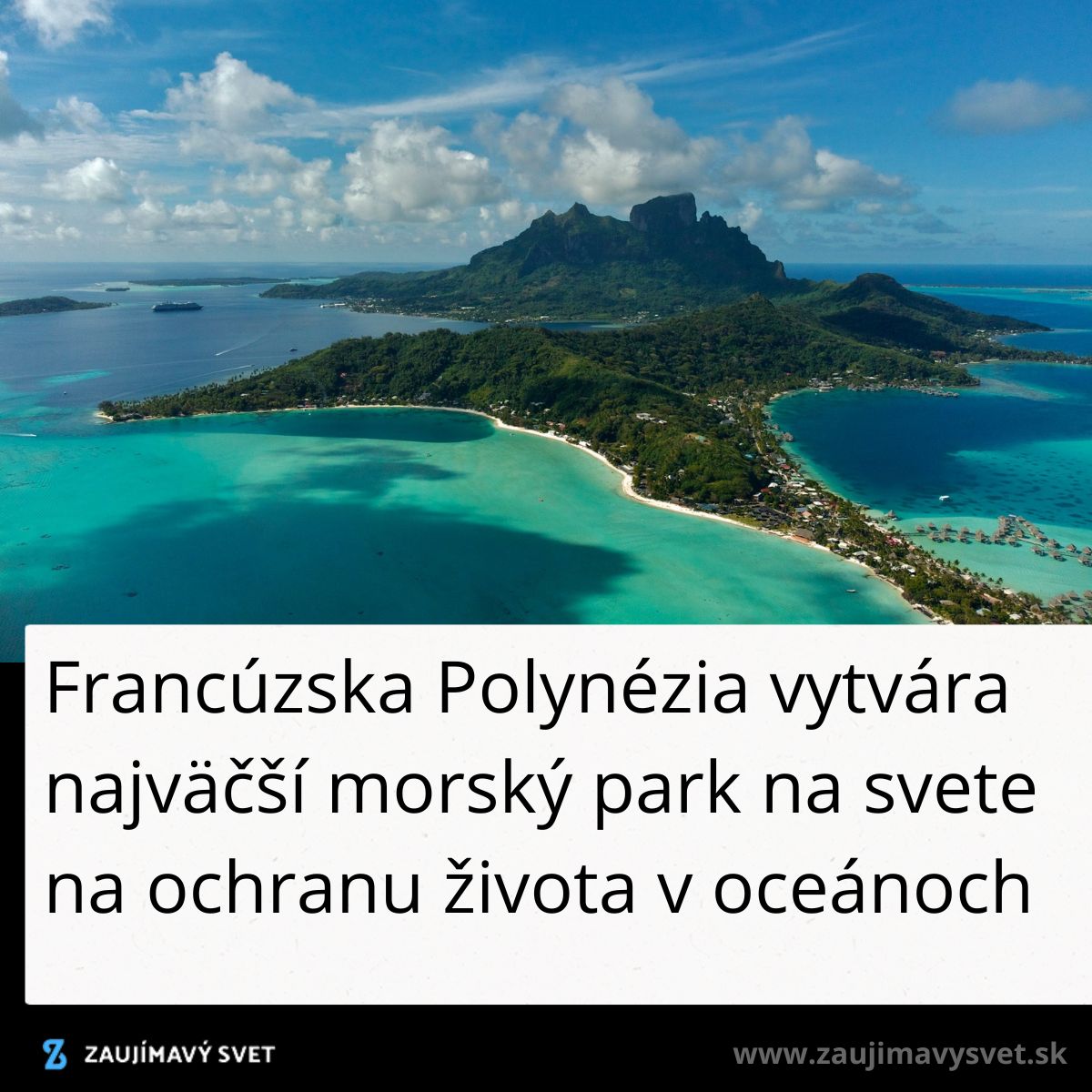 Letecký pohľad na ostrov vo Francúzskej Polynézii obklopený tyrkysovým morom a zelenými vrchmi.