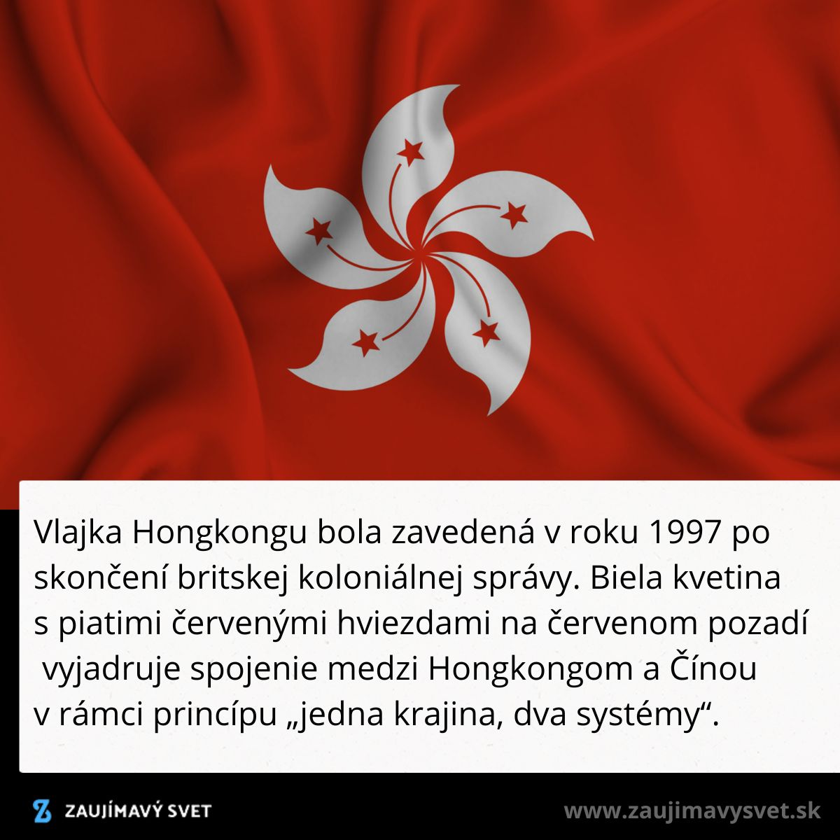 Vlajka Hongkongu s bielou kvetinou a červenými hviezdami na červenom pozadí, symbolizuje spojenie s Čínou.