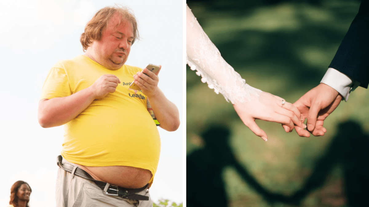Muž v žltom tričku s mobilom a romantický pár držiaci sa za ruky na svadbe, vzťahová dynamika.