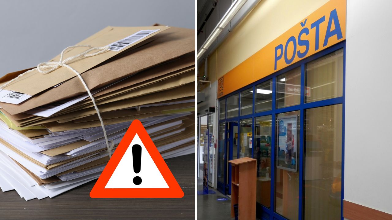 Balíky s varovným symbolom vedľa poštovej pobočky, upozornenie na doručovacie problémy.
