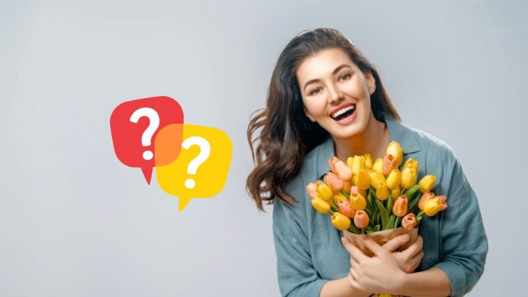 Usmievajúca sa žena s kyticou žltých a oranžových tulipánov vedľa bubliniek s otáznikmi.