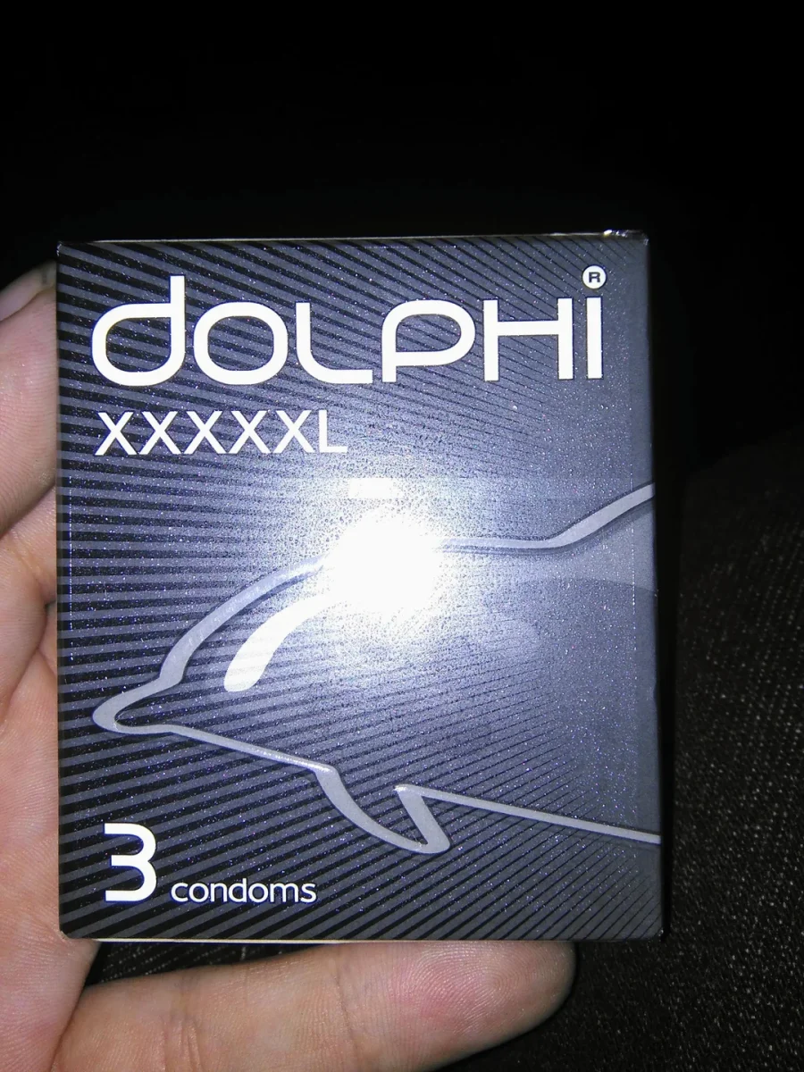 Balenie kondómov značky Dolphi vo veľkosti XXXXXL, obsahuje 3 kusy.