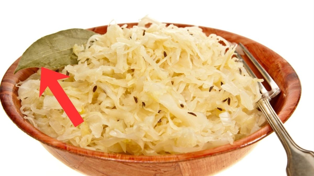 kysla kapusta v miske