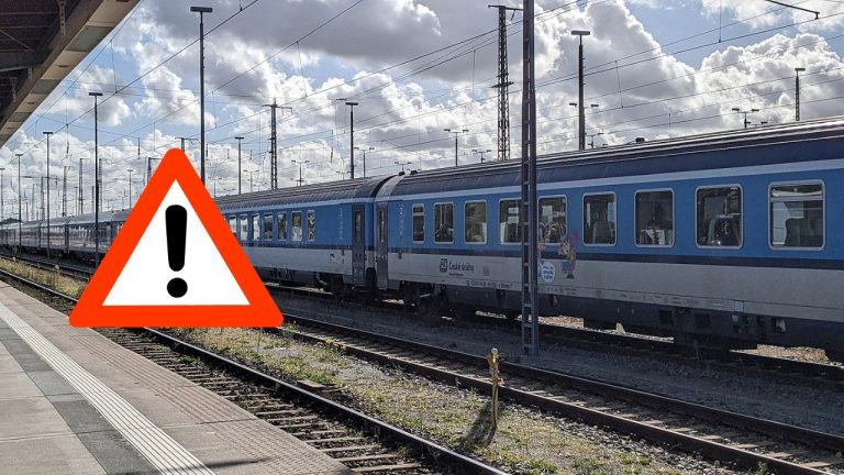 Ranná zrážka vlakov na juhu Česka ochromila dopravu. Hlásia desiatky zranených