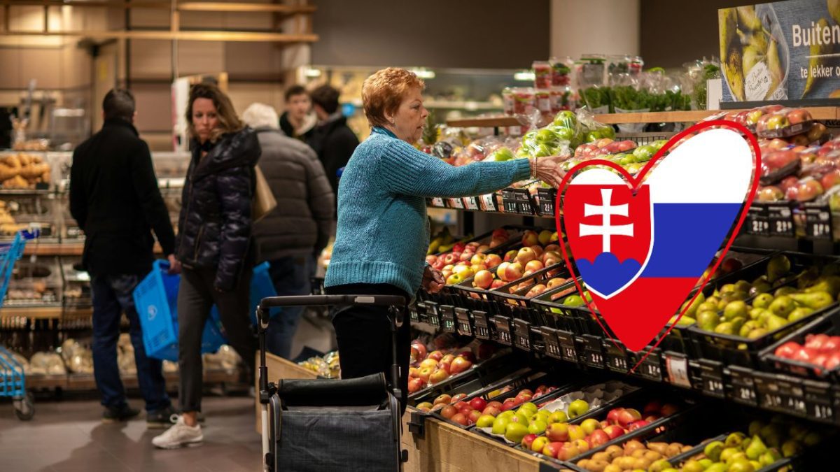 Nakupovanie v supermarkete s ovocím, zákazníci vyberajú čerstvé produkty, vedľa slovenského srdca.