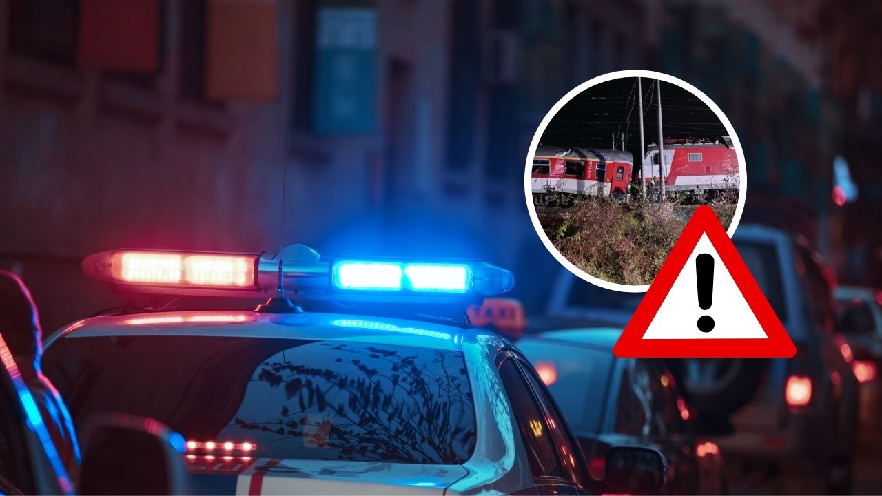 Polícia so zapnutými majákmi, železničné vozne a upozornenie na nebezpečenstvo.