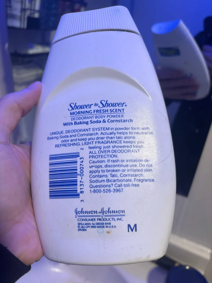 Dezodoračný púder Shower to Shower s vôňou Morning Fresh, optimálny pre sviežosť počas celého dňa.