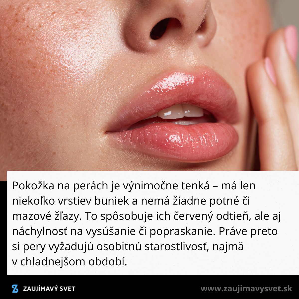 Lesklé pery a ženská ruka, detailný pohľad. Hydratované pery potrebujú starostlivosť v chladnom počasí.