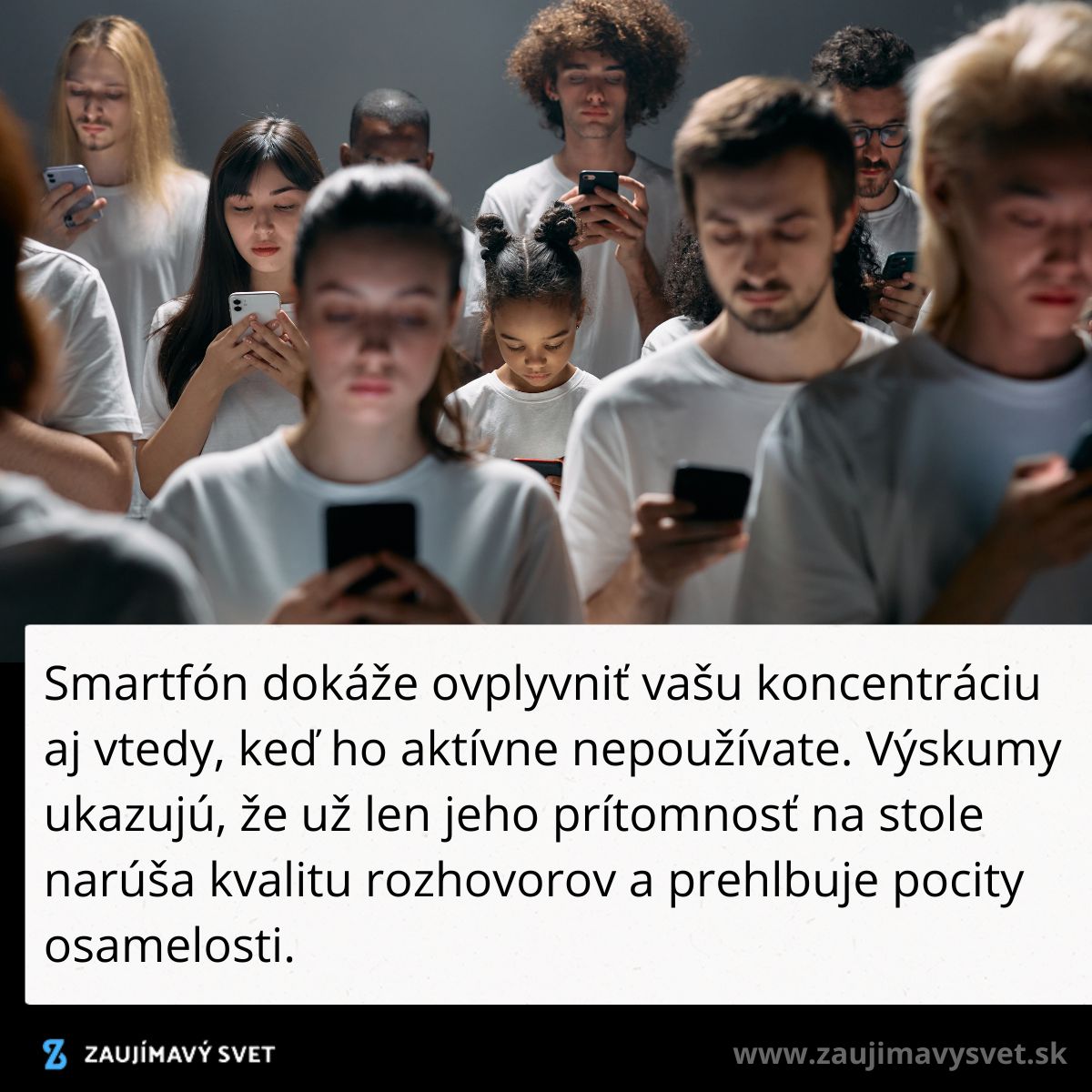 Skupina ľudí sústredene pozerá na smartfóny, ignorujúc okolitý svet.