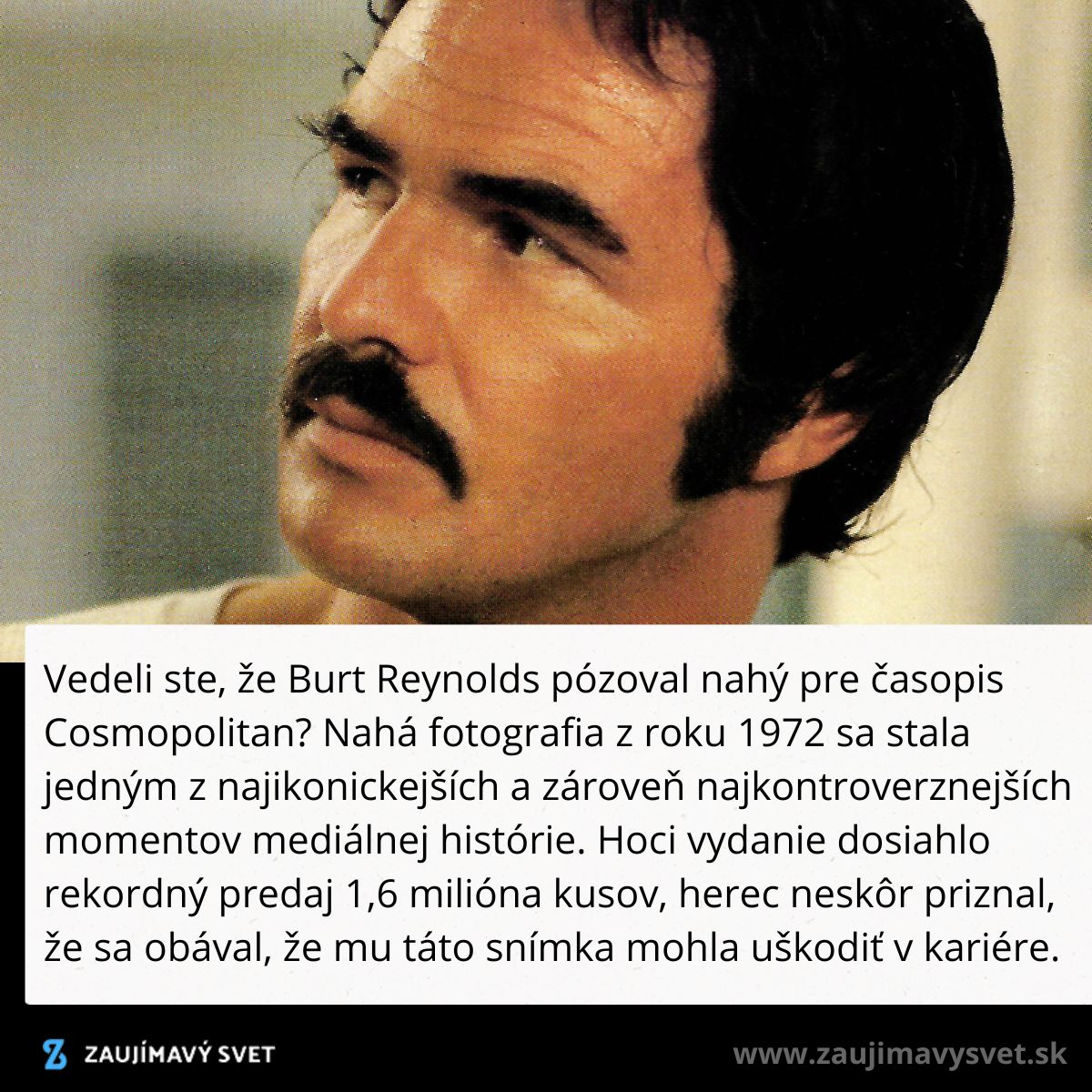 Herec s fúzami v záberu z filmu alebo televízneho seriálu, výrazný pohľad nabok.