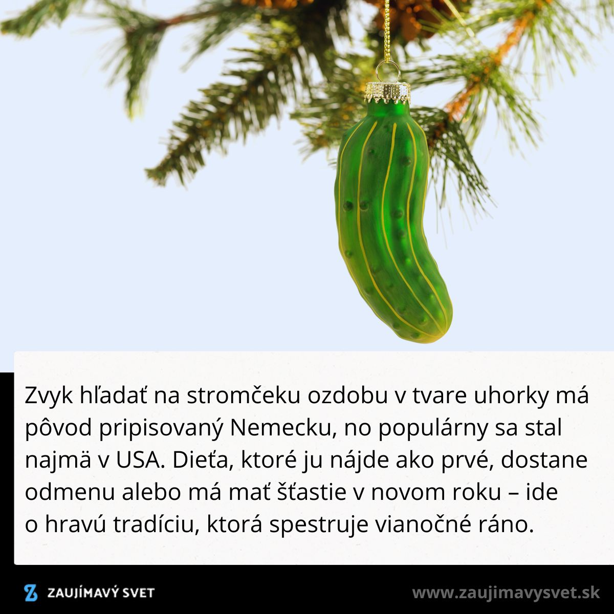 Ozdoba v tvare uhorky na stromčeku, tradičný zvyk, prináša hravé šťastie pre deti nájdením počas Vianoc.