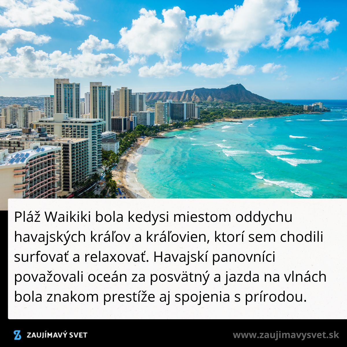 Rozľahlá pláž Waikiki s modernými hotelmi a tyrkysovým oceánom pod modrou oblohou.