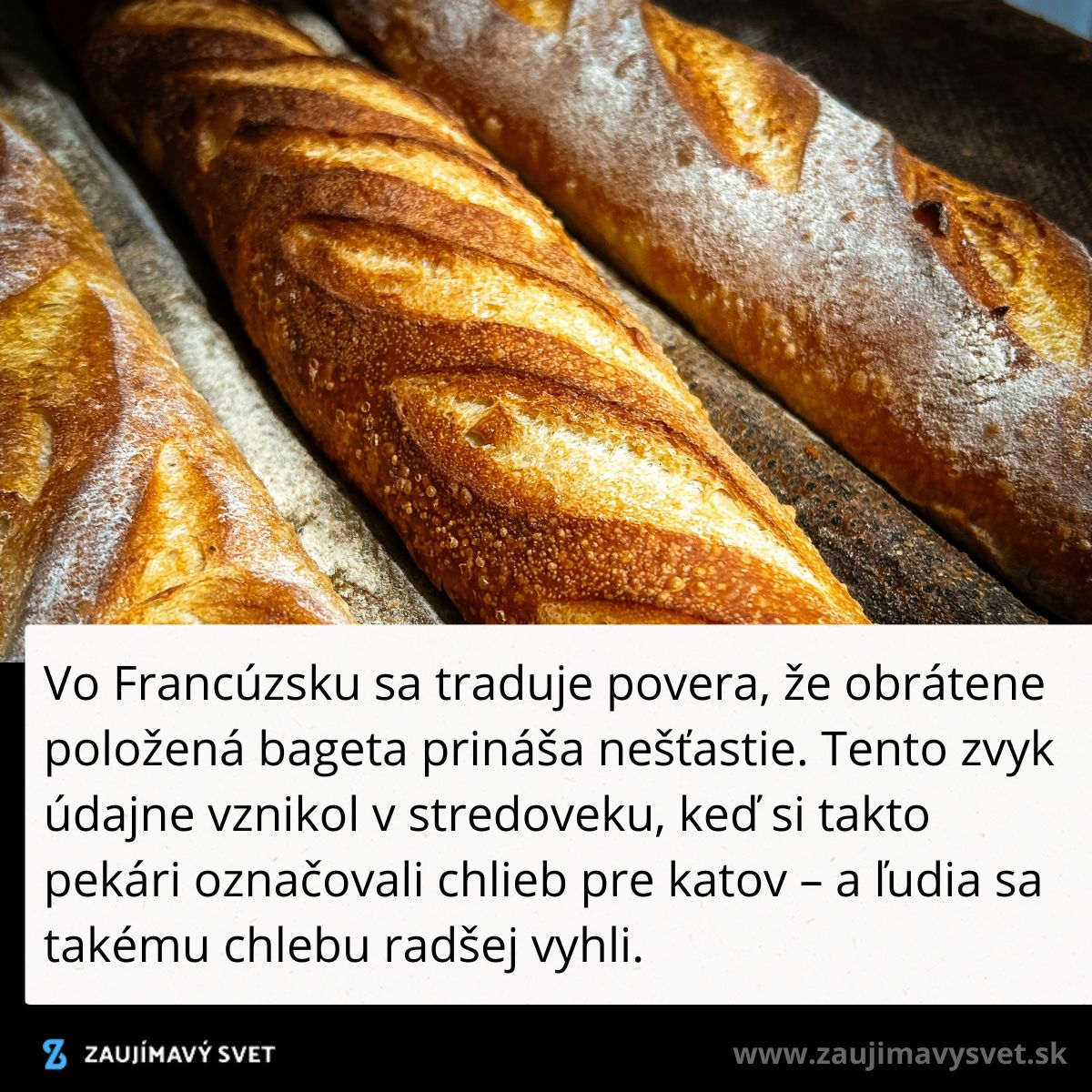 Pečené bagety na plechu s dozlata upečenou kôrkou, inšpirované francúzskou tradíciou.
