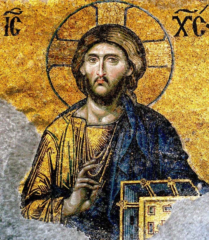 Mozaika Krista Pantokratora so zlatým pozadím a svätožiarou, typická pre byzantské sakrálne umenie.