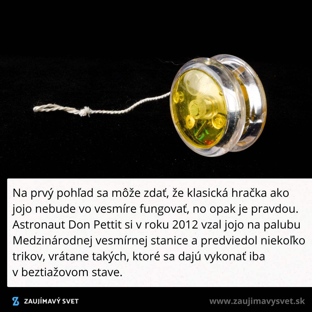 Jojo hračka v beztiažovom stave na Medzinárodnej vesmírnej stanici, demonštrujúca vesmírne triky.