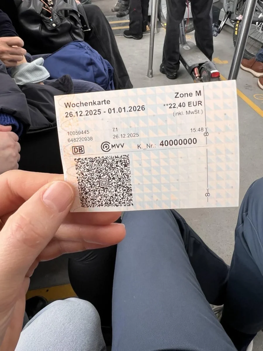 Týždenný lístok na verejnú dopravu na december 2025, zóna M, cena 22,40 EUR.
