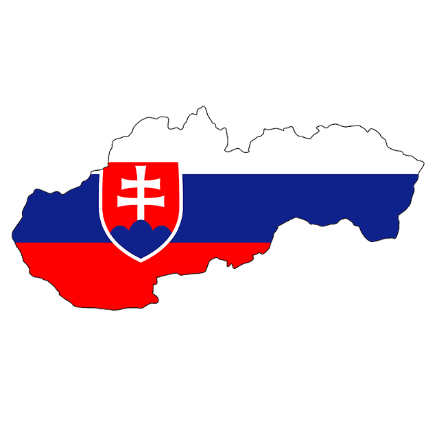 Mapa Slovenska s vlajkou a znakom, predstavujúca národné symboly krajiny.