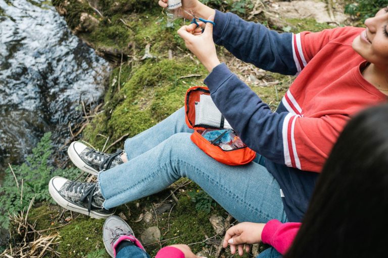 Cestovateľská lekárnička pre každé dobrodružstvo: Čo si zbaliť na pláž aj za zážitkami 