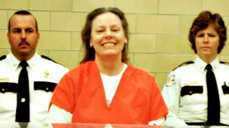 10 tragických faktov o Aileen Wuornos, ktoré odhaľujú, ako sa z obete stala jedna z najznámejších sériových vrahýň